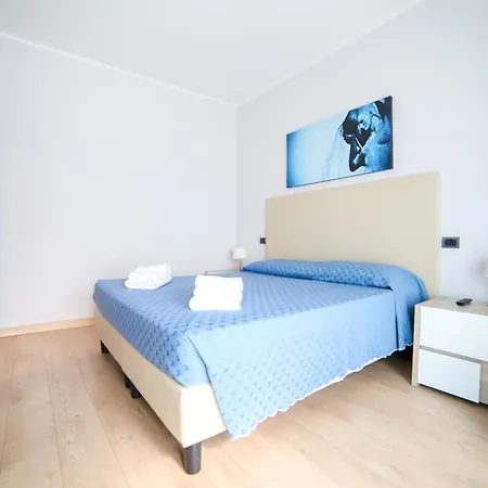 Azzurro 4*